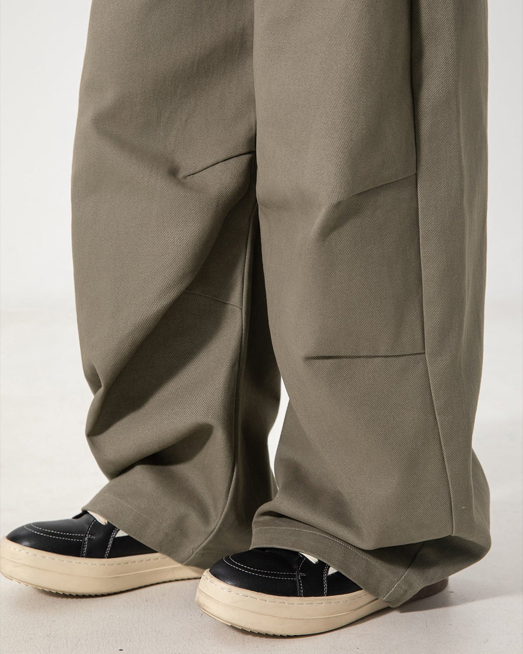The Vintage Pleated Cargo Jeans