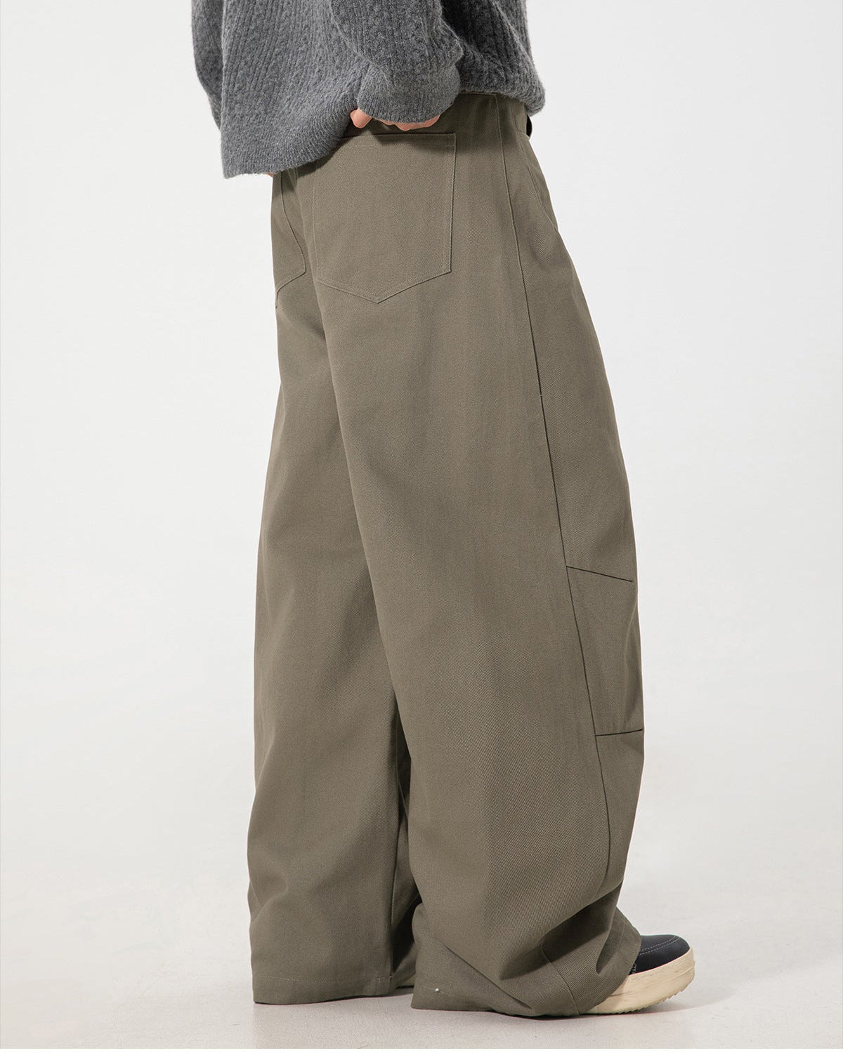 The Vintage Pleated Cargo Jeans