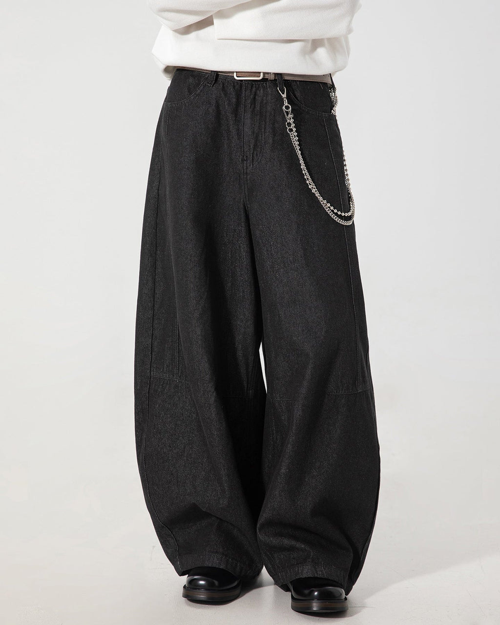 The American Vintage Raw Black Wide Leg Jeans