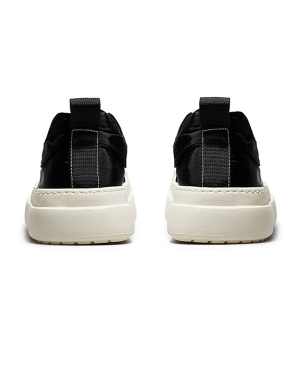 The Desert Trail Laceless Glide Low Sneaker