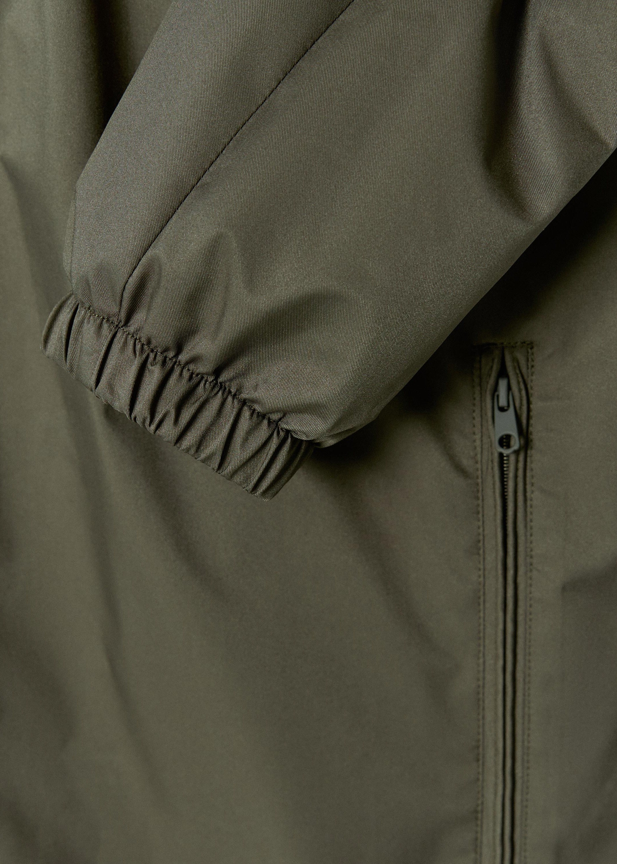 Iconic Windbreaker Jacket Olive
