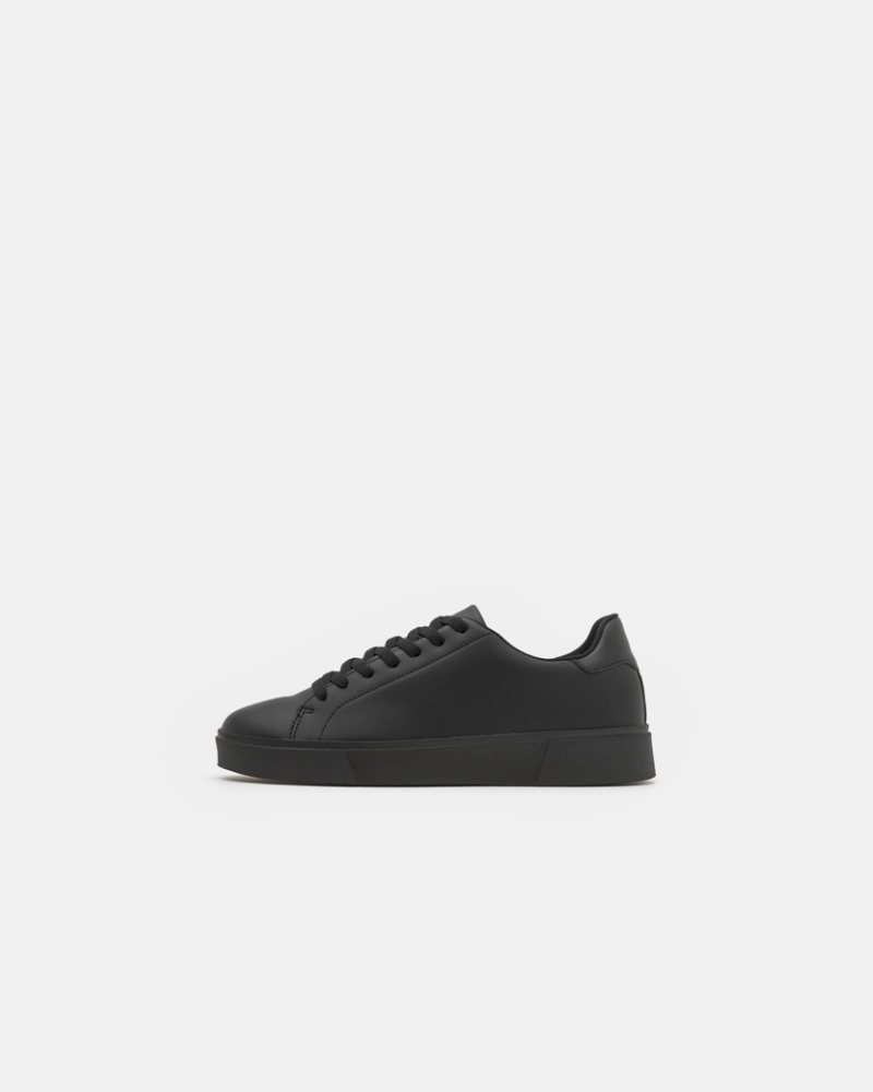 Basic Classic Low Sneaker