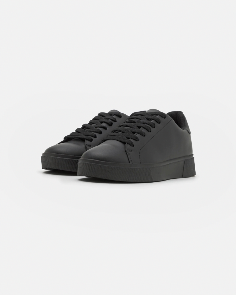 Basic Classic Low Sneaker
