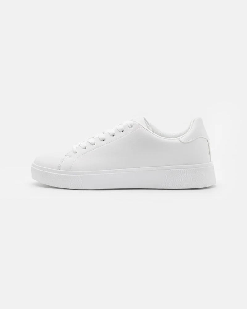 Basic Classic Low Sneaker